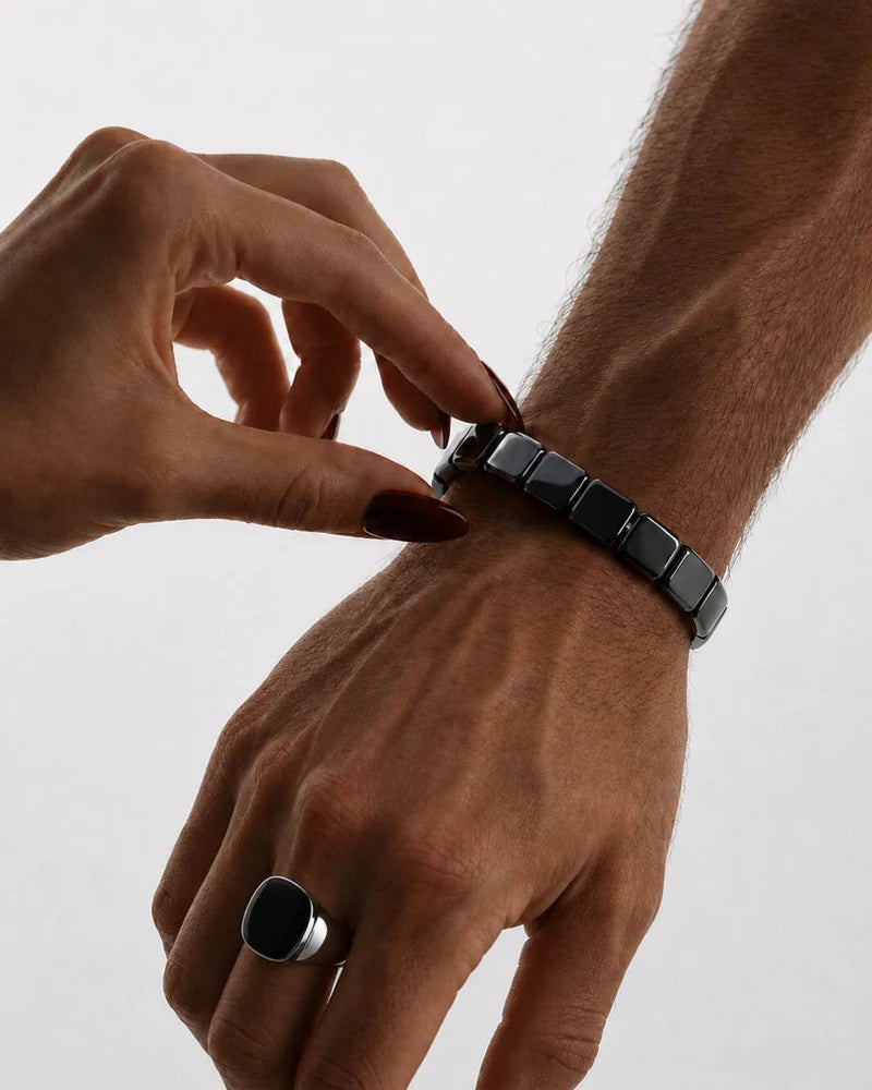Pulsera de hematita Alphav ( Compra 1 y llévate 2 )
